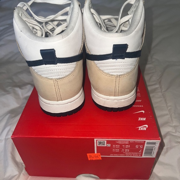 Women’s Nike Dunk High - Picture 5 of 12